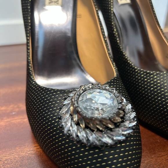 Badgley Mischka Vintage Style Jewelled Pumps - Picture 5 of 11